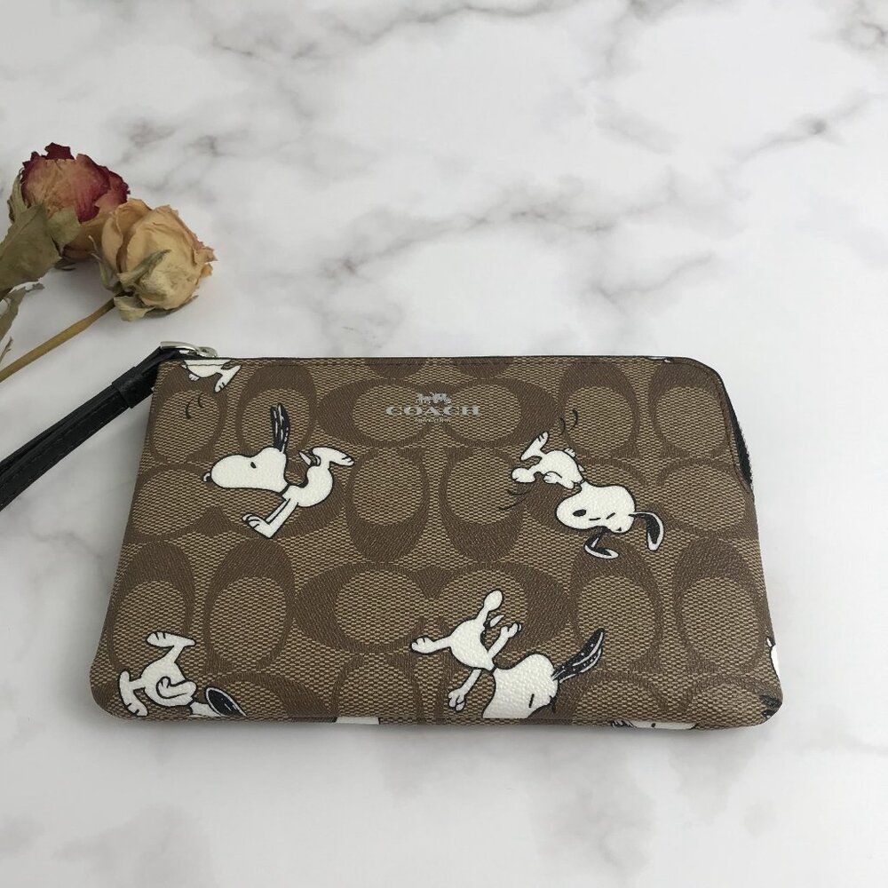 Coach X Peanuts Corner Zip Wristlet Wallet With Snoopy & Woodstock